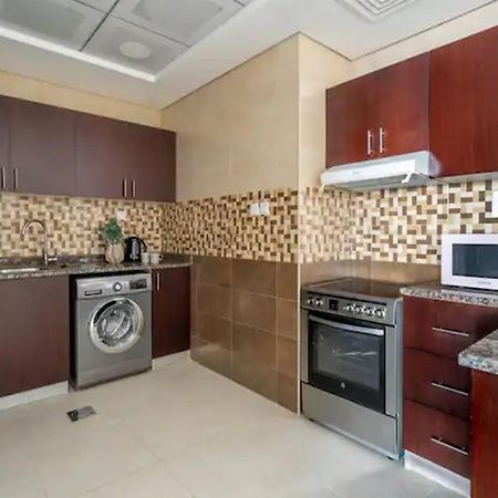 Magnificiant 1Br Apartment In Court Tower With Canal View Dubai Exterior foto