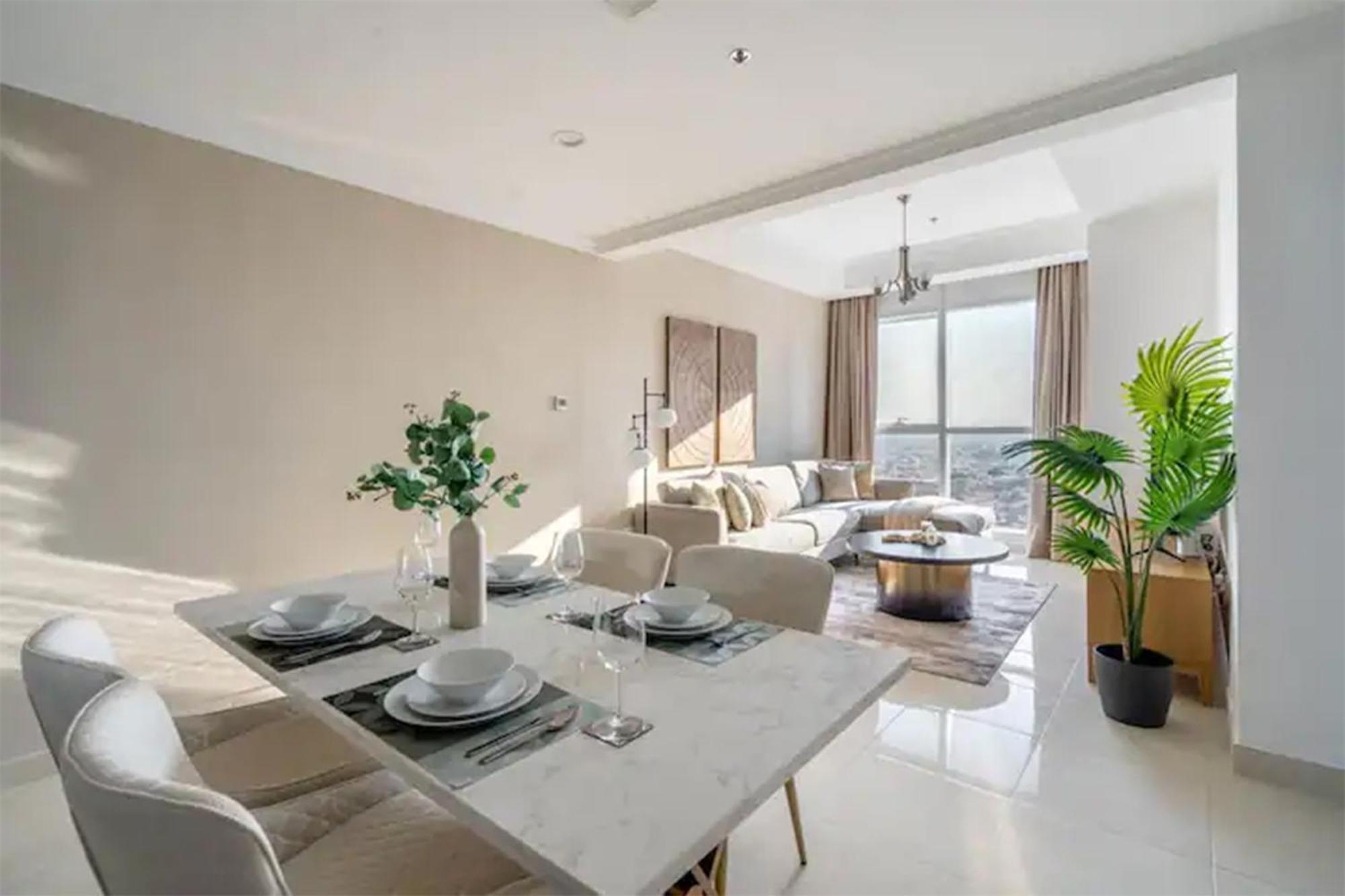 Magnificiant 1Br Apartment In Court Tower With Canal View Dubai Exterior foto